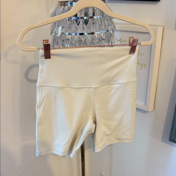 New lululemon align shorts. 6 inch. Size 6 - Picture 1 of 3